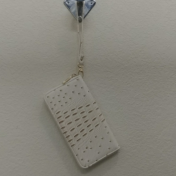 Tritexture Cream Single Zipper Wallet with Strap - Picture 4 of 9